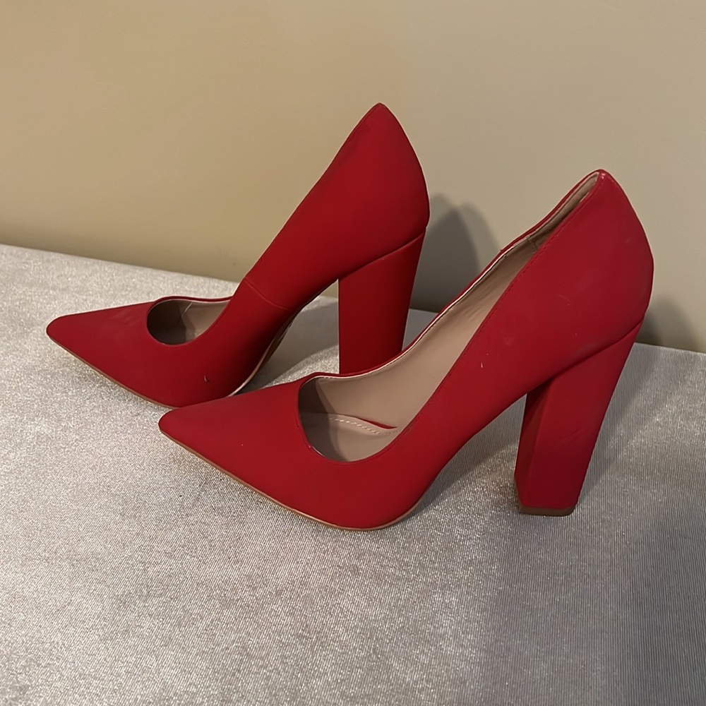 Red heels - Picture 2 of 4